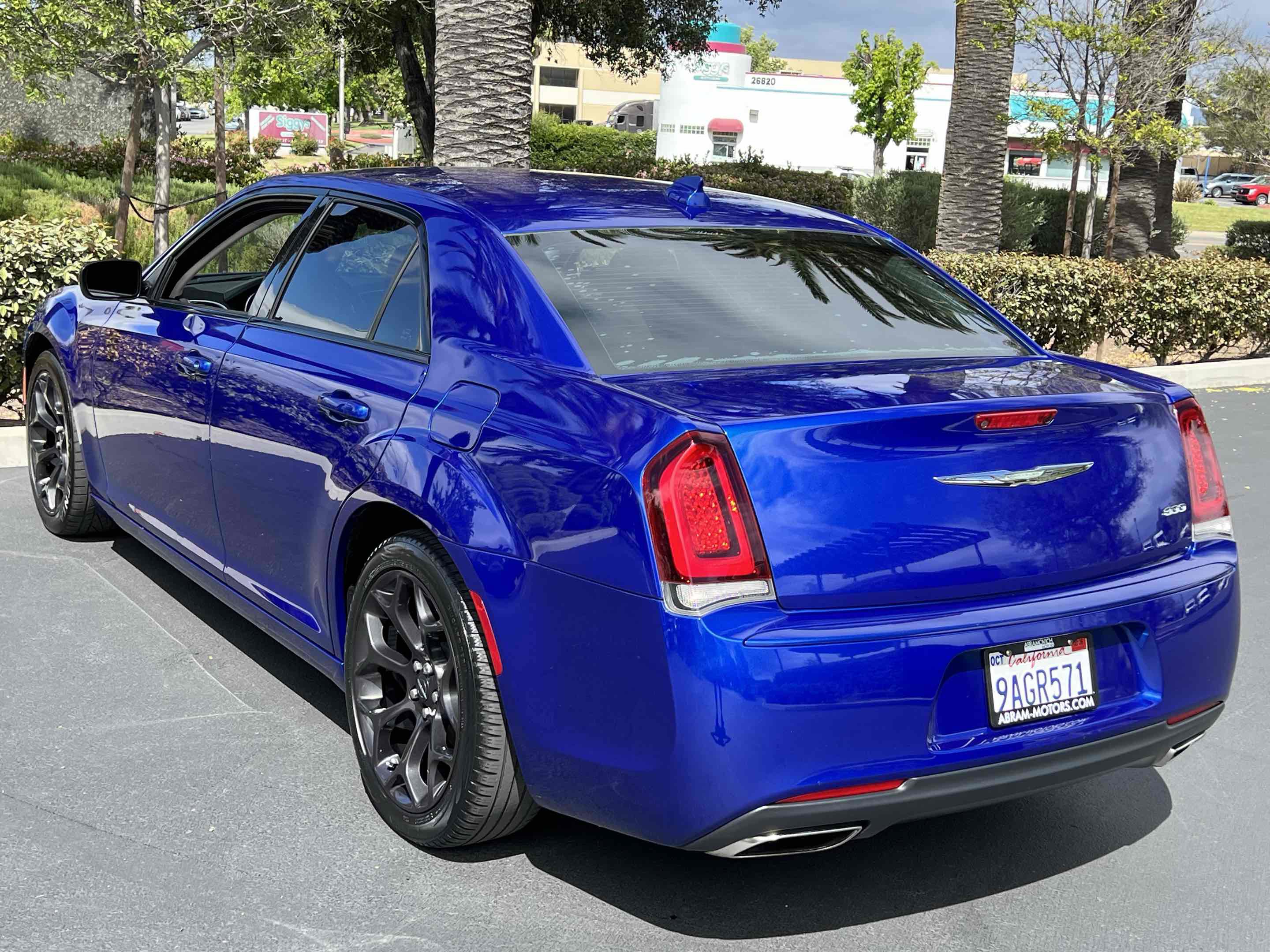 Used 2019 Chrysler 300 Touring w/ Sport Appearance Package image 2