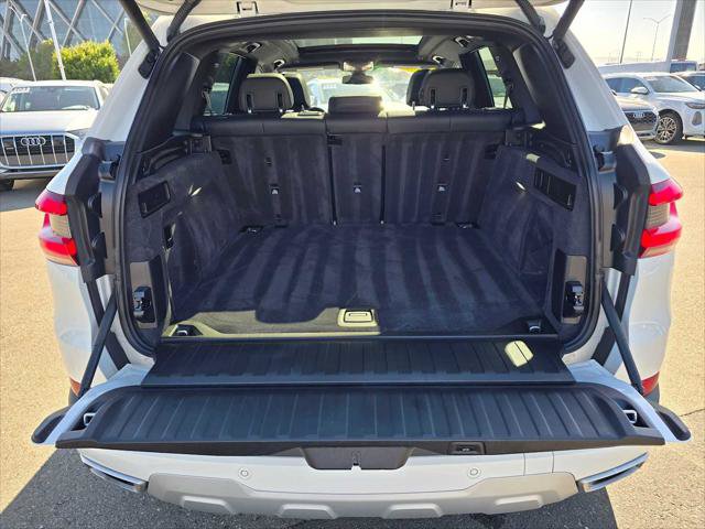 Used 2023 BMW X5 xDrive40i w/ Parking Assistance Package AWD/4WD image 14