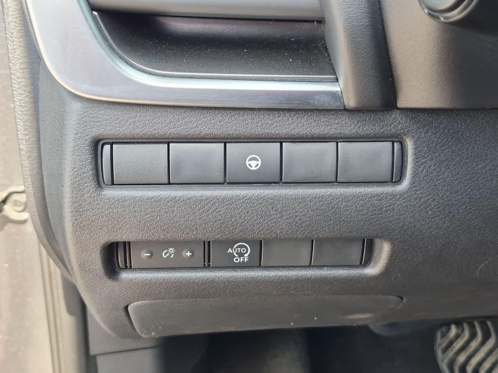 Used 2023 Nissan Rogue SV AWD/4WD image 17