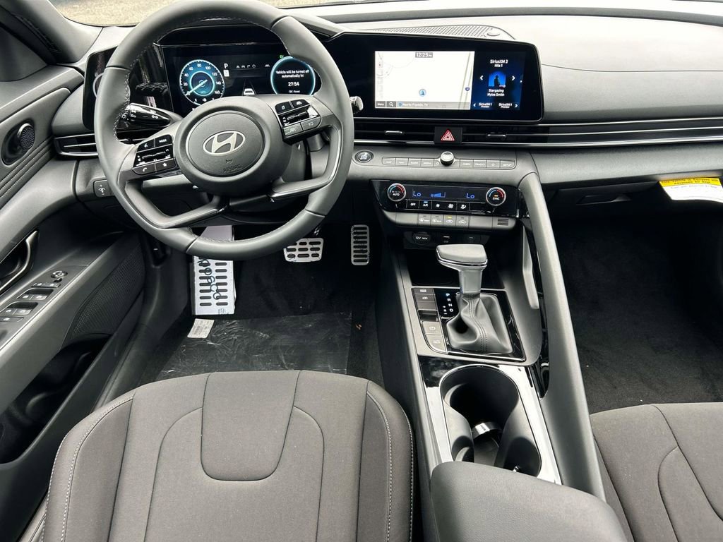 New 2025 Hyundai Elantra SEL FWD image 17