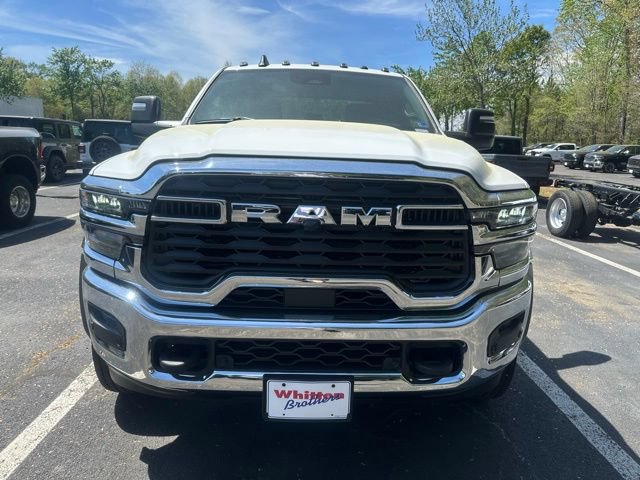 New 2026 RAM 5500 Tradesman w/ Chrome Appearance Group AWD/4WD image 9