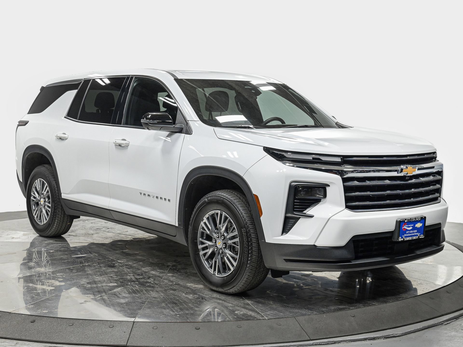 Used 2024 Chevrolet Traverse LS image 9