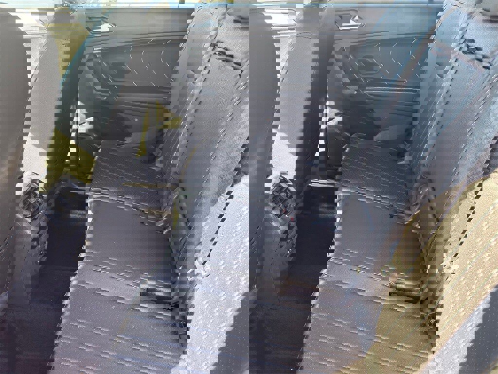 New 2024 Volkswagen Tiguan SE image 29