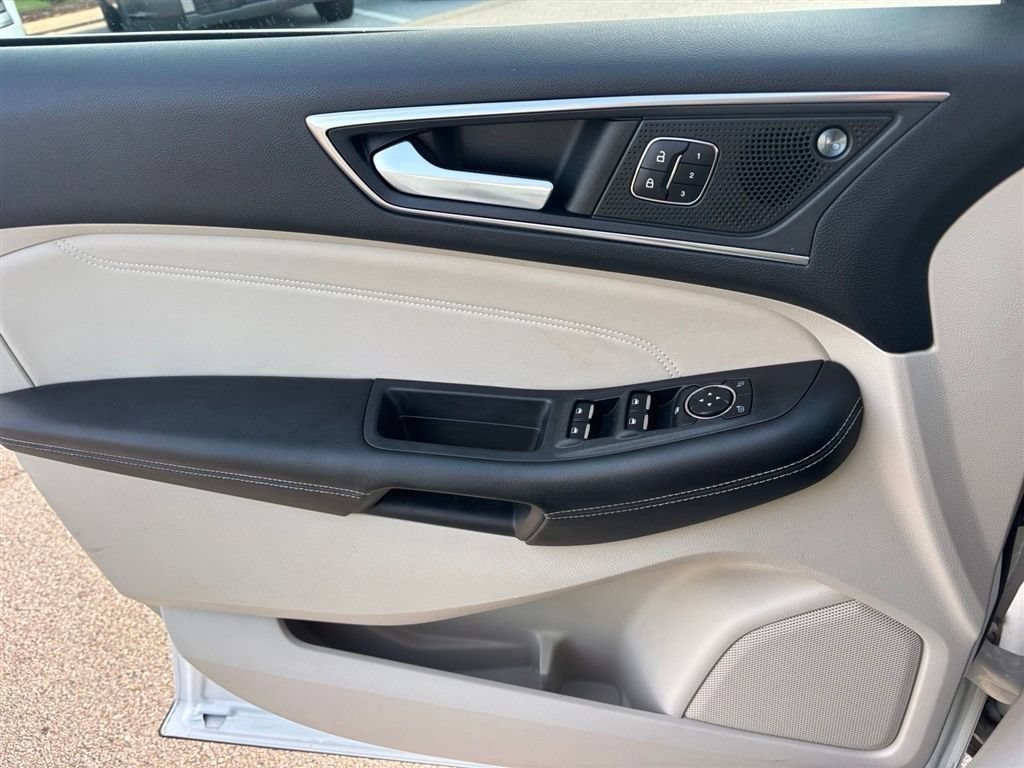 Used 2022 Ford Edge Titanium AWD/4WD image 12