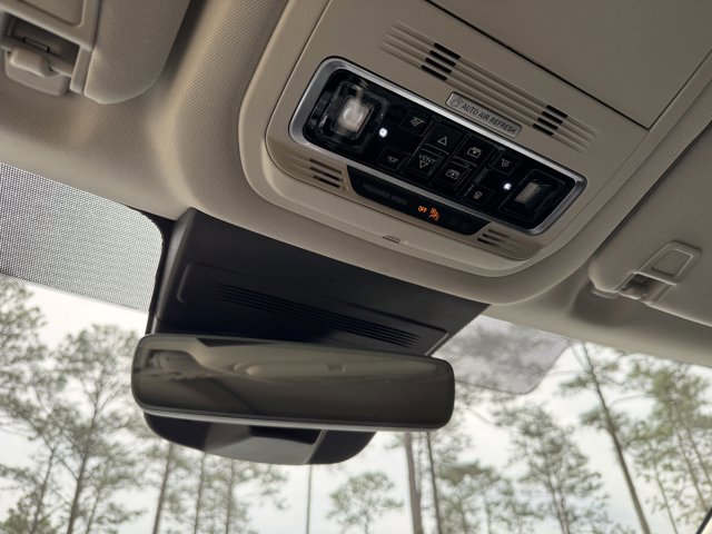 Used 2025 Lincoln Nautilus Reserve image 22