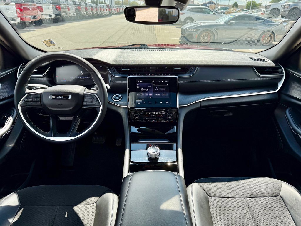 Used 2023 Jeep Grand Cherokee Altitude image 32