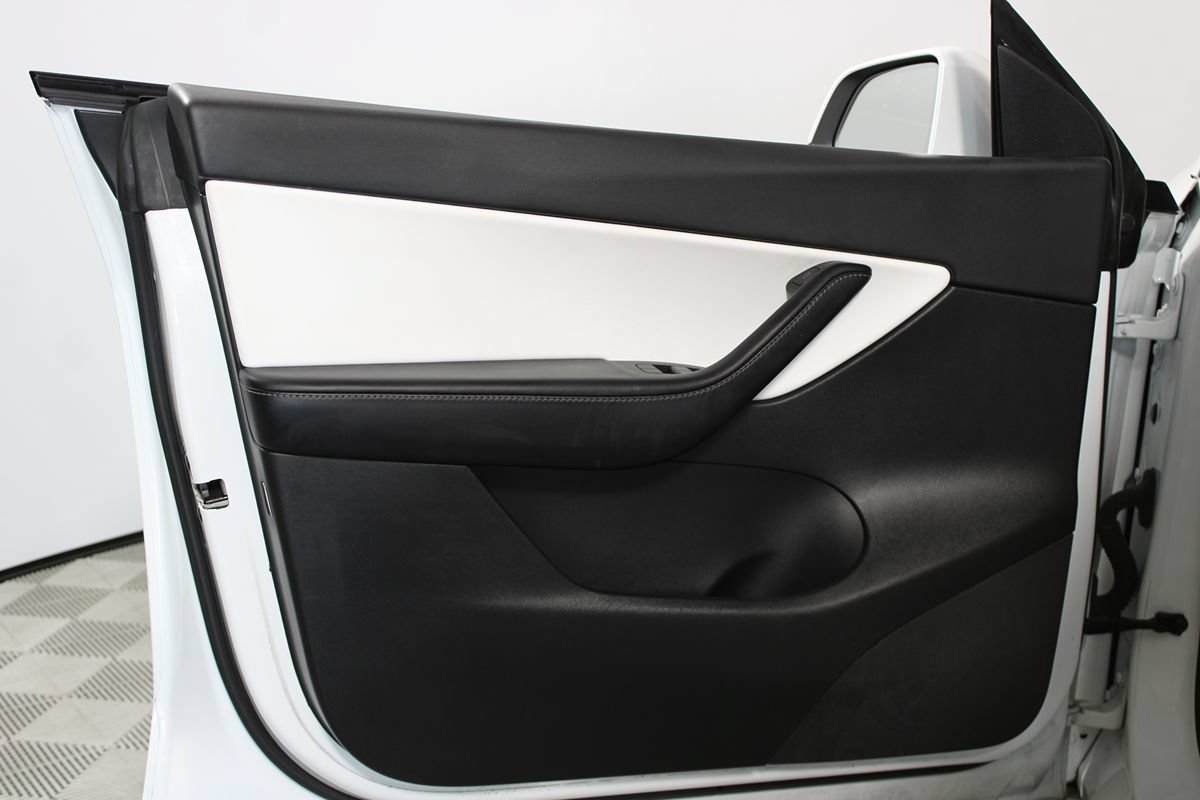 Used 2022 Tesla Model Y Long Range AWD/4WD image 6