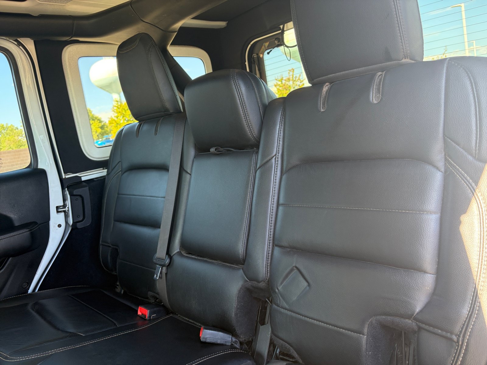 Used 2019 Jeep Wrangler Unlimited Sahara w/ Quick Order Package 24M Moab AWD/4WD image 17