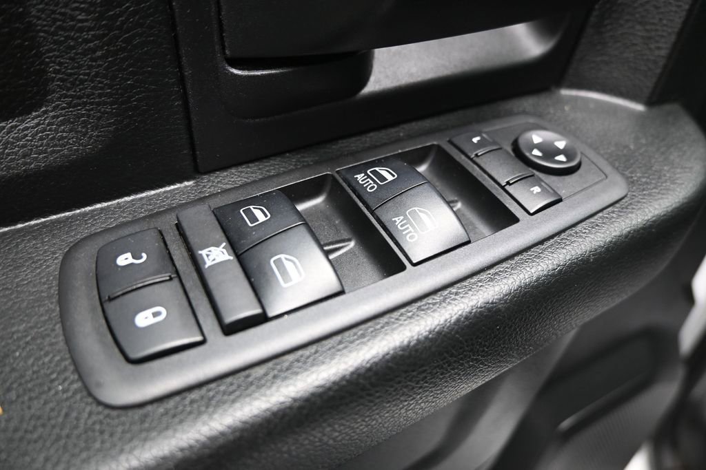 Used 2018 RAM 1500 Express AWD/4WD image 11