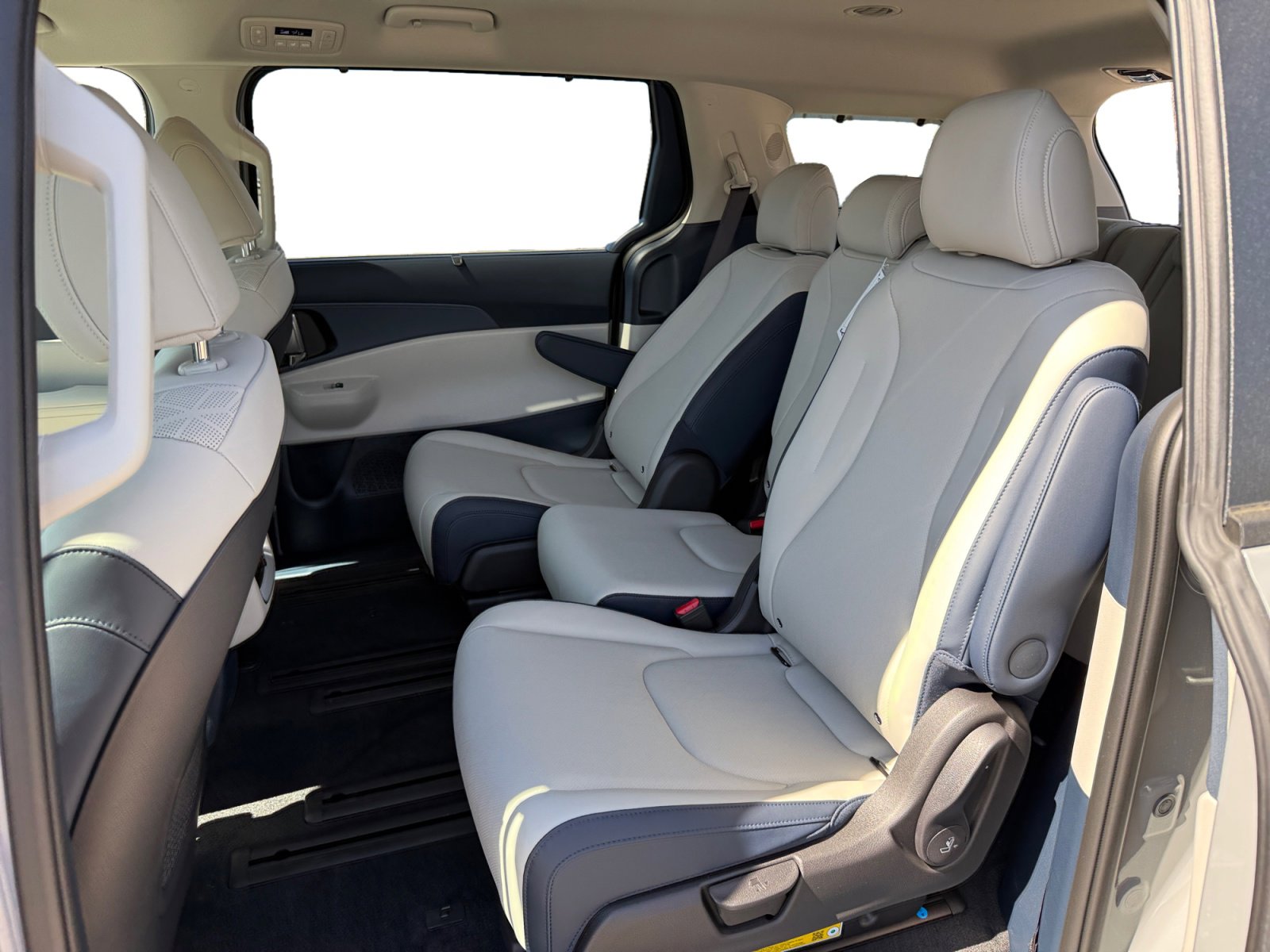 New 2026 Kia Carnival EX image 16