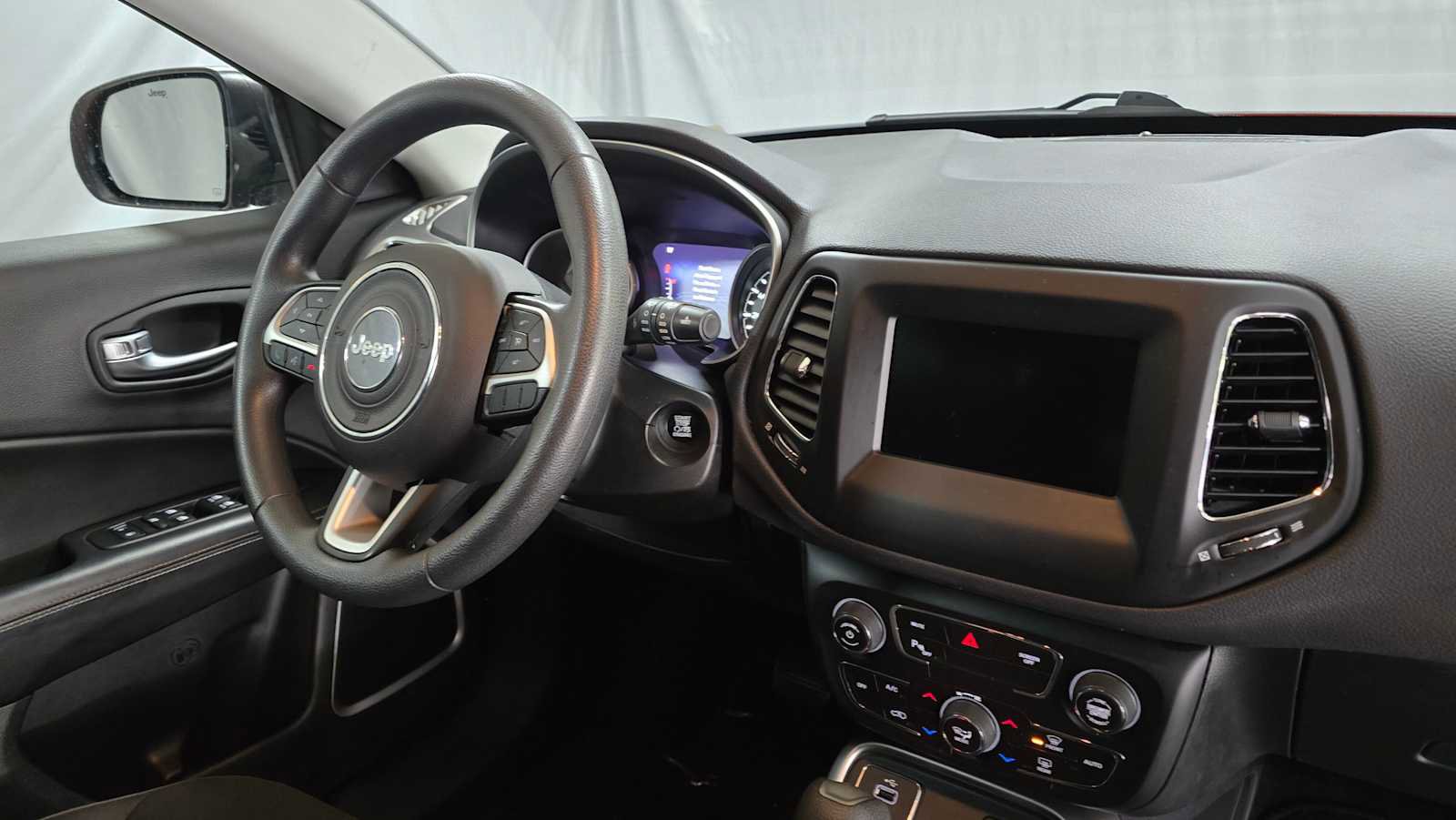 Used 2018 Jeep Compass Sport w/ Tech Group FWD image 11