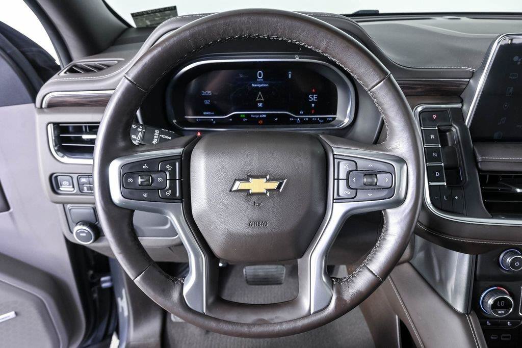 Used 2022 Chevrolet Suburban LT w/ LT Signature Plus Package RWD image 11