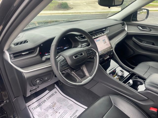 Used 2023 Jeep Grand Cherokee Limited w/ Black Appearance Package image 12