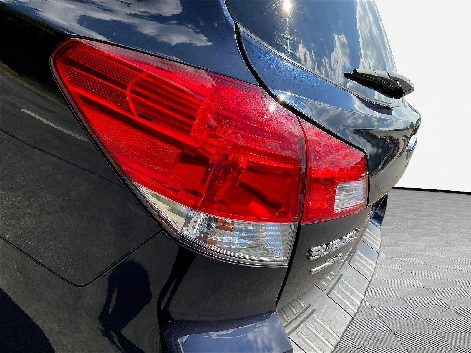 Used 2013 Subaru Outback 2.5i Limited w/ Moonroof Pkg AWD/4WD image 23