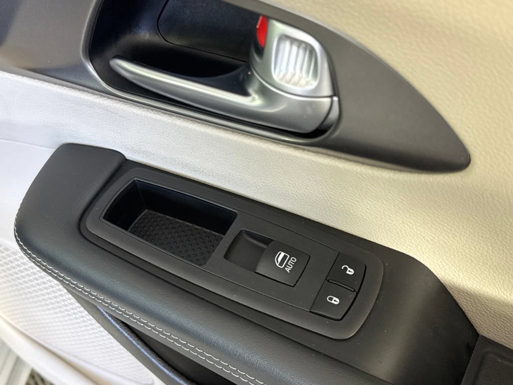 Certified 2024 Chrysler Pacifica Touring-L FWD image 46
