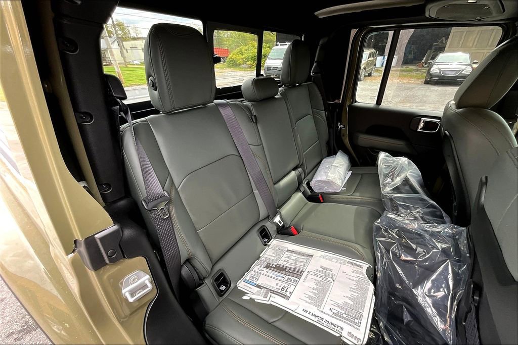 New 2025 Jeep Gladiator Mojave image 9