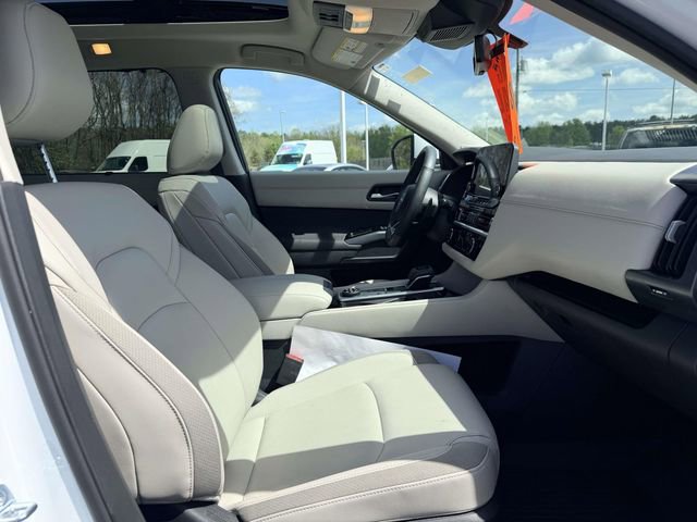 Used 2025 Nissan Pathfinder SL w/ SL Premium Package image 10