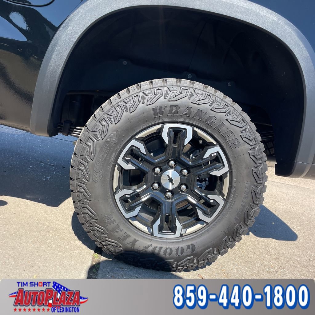 Used 2025 Chevrolet Silverado 1500 ZR2 w/ Technology Package image 17