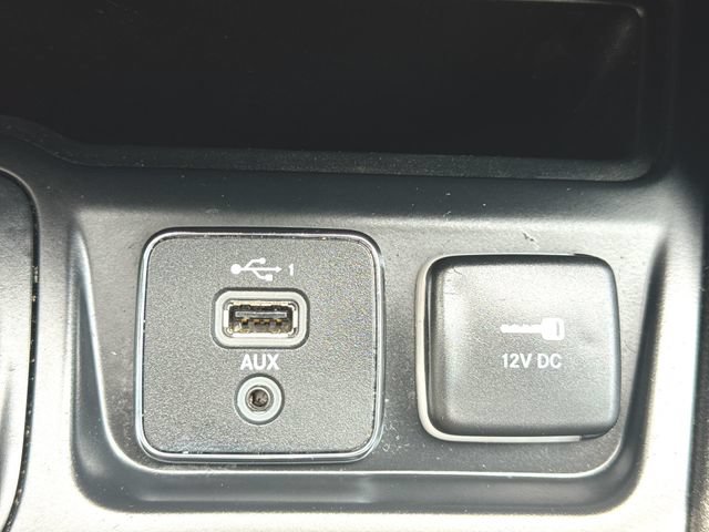 Used 2019 Jeep Cherokee Limited AWD/4WD image 35