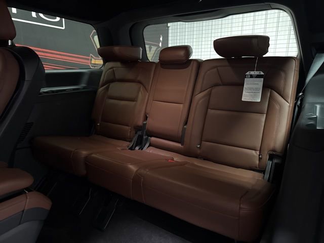 Used 2025 Lincoln Navigator Reserve AWD/4WD image 15
