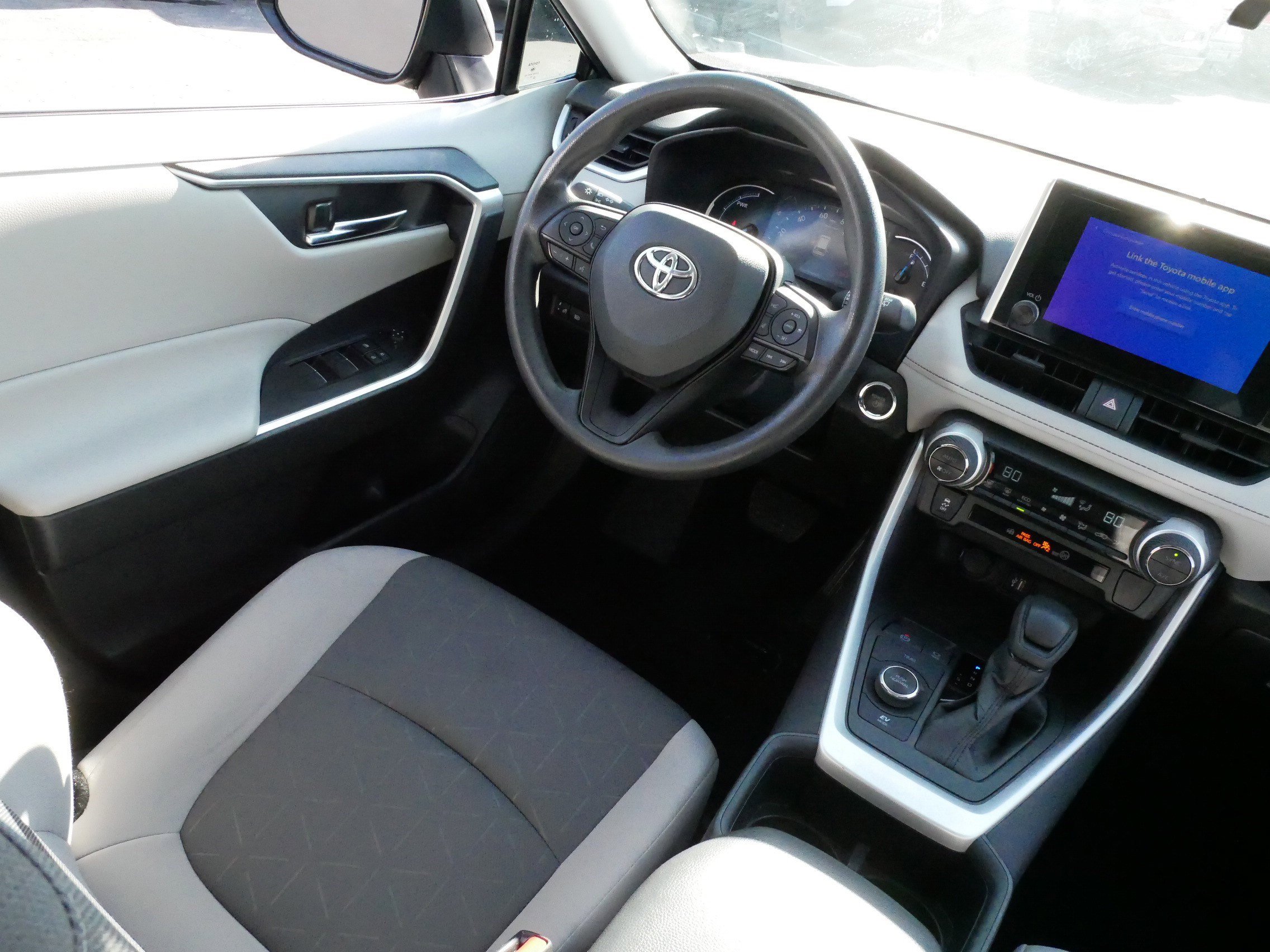 Certified 2024 Toyota RAV4 XLE image 9