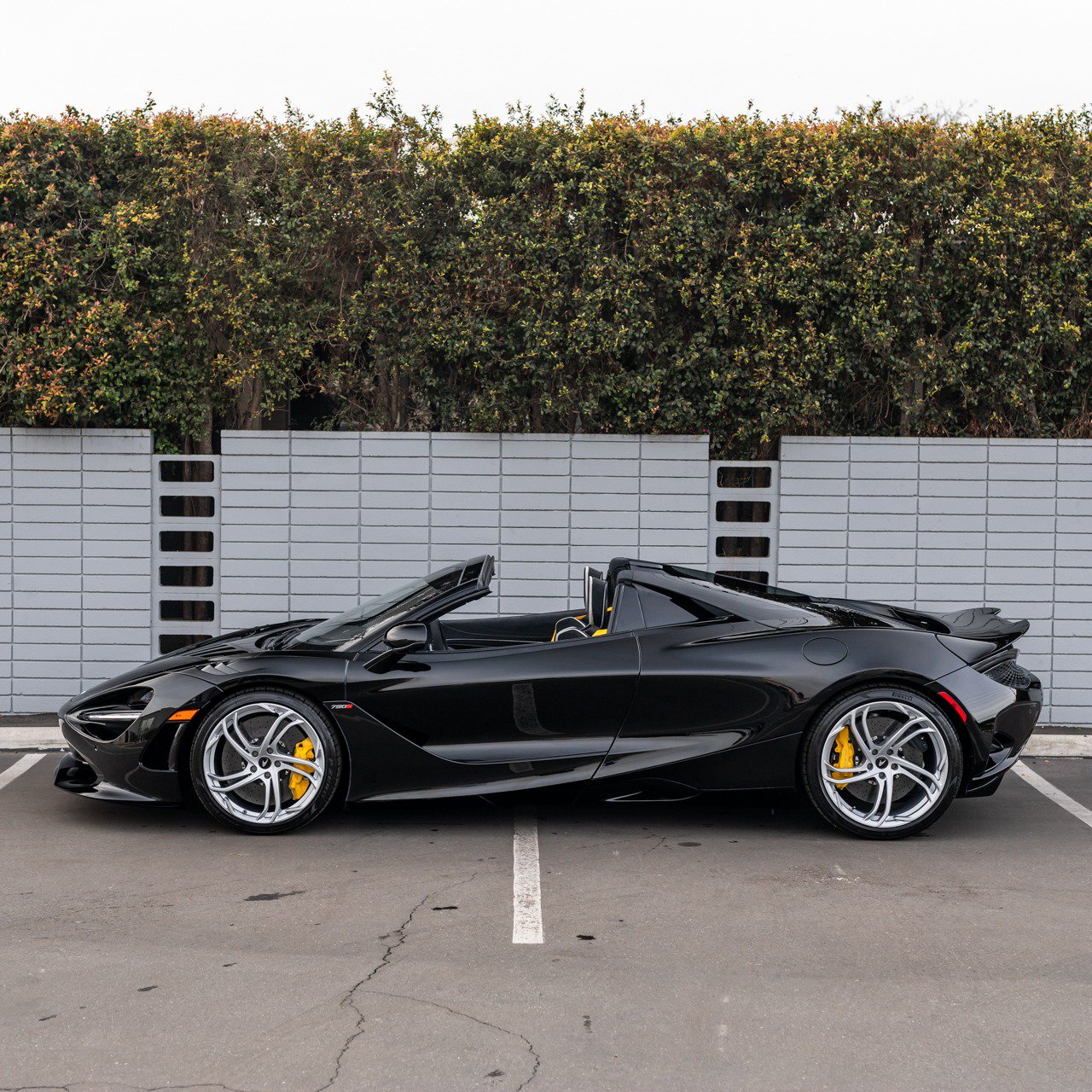 Used 2024 McLaren 750S Spider RWD image 18