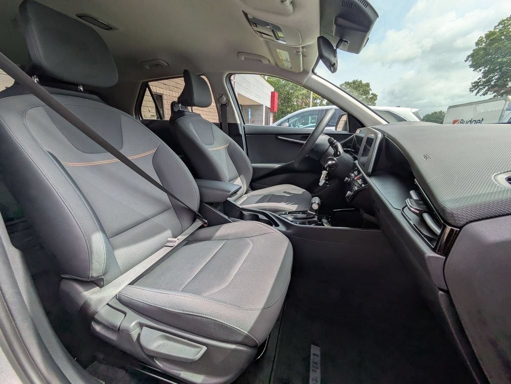 Used 2025 Kia Niro LX FWD image 30