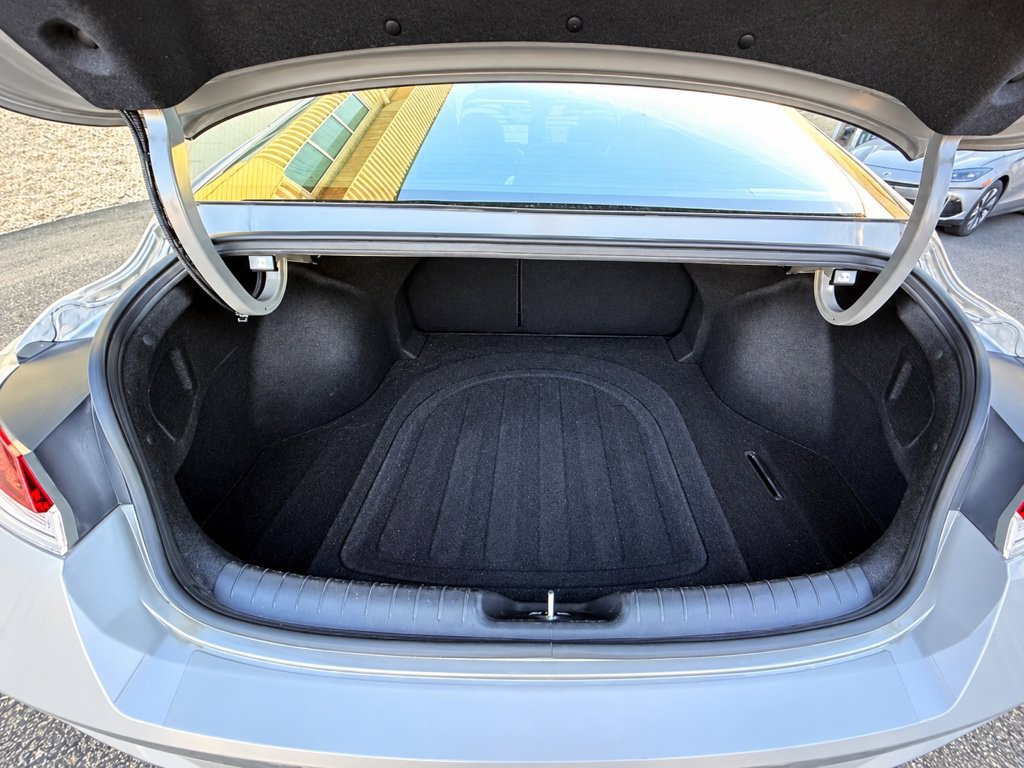 Certified 2022 Hyundai Elantra Limited FWD image 18
