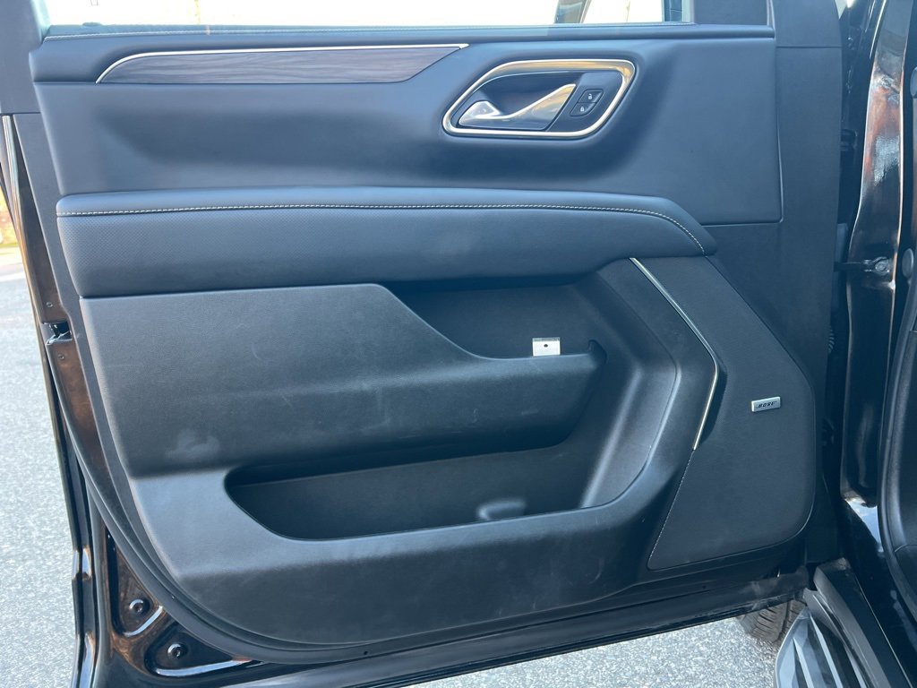 Used 2024 GMC Yukon XL SLT w/ SLT Premium Package image 11