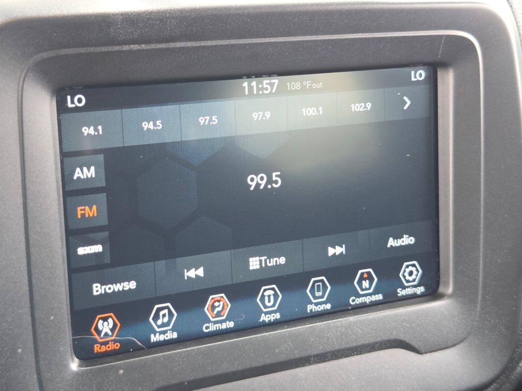 Used 2019 Jeep Renegade Latitude FWD image 24