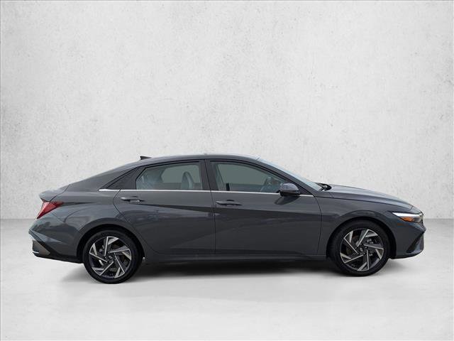 Used 2024 Hyundai Elantra Limited image 4