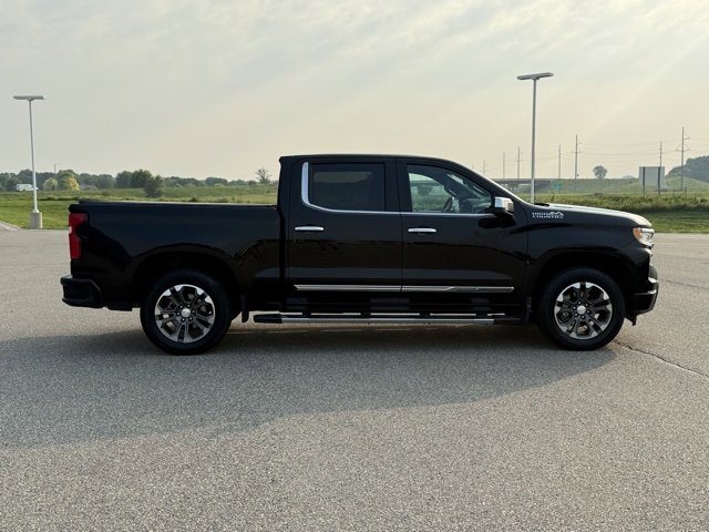 Used 2022 Chevrolet Silverado 1500 High Country w/ Technology Package image 5