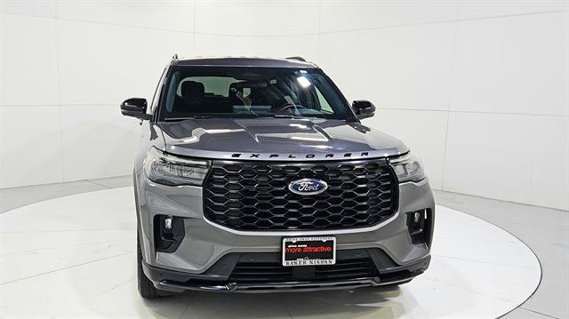 Used 2025 Ford Explorer ST-Line AWD/4WD image 2