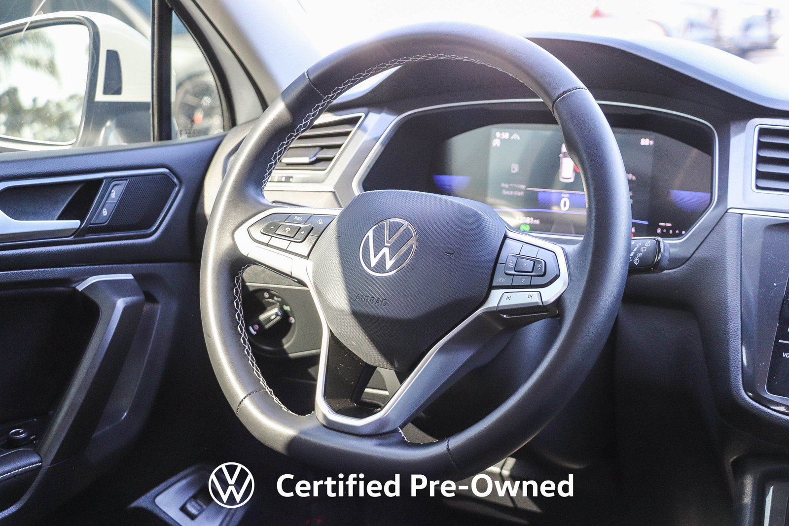 Used 2024 Volkswagen Tiguan SE AWD/4WD image 17