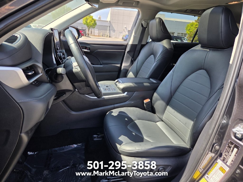 Used 2025 Toyota Highlander XLE AWD/4WD image 9
