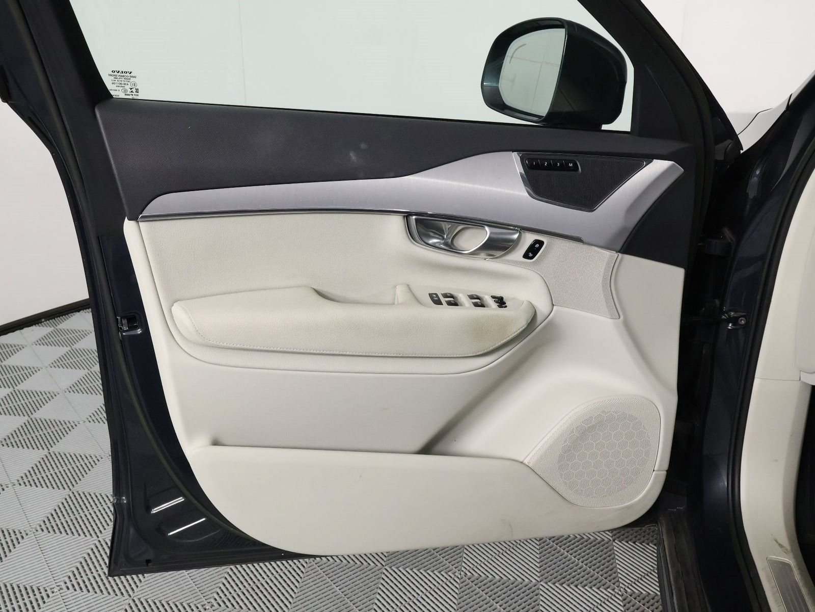 Used 2022 Volvo XC90 T5 Momentum w/ Protection Package Premier AWD/4WD image 17