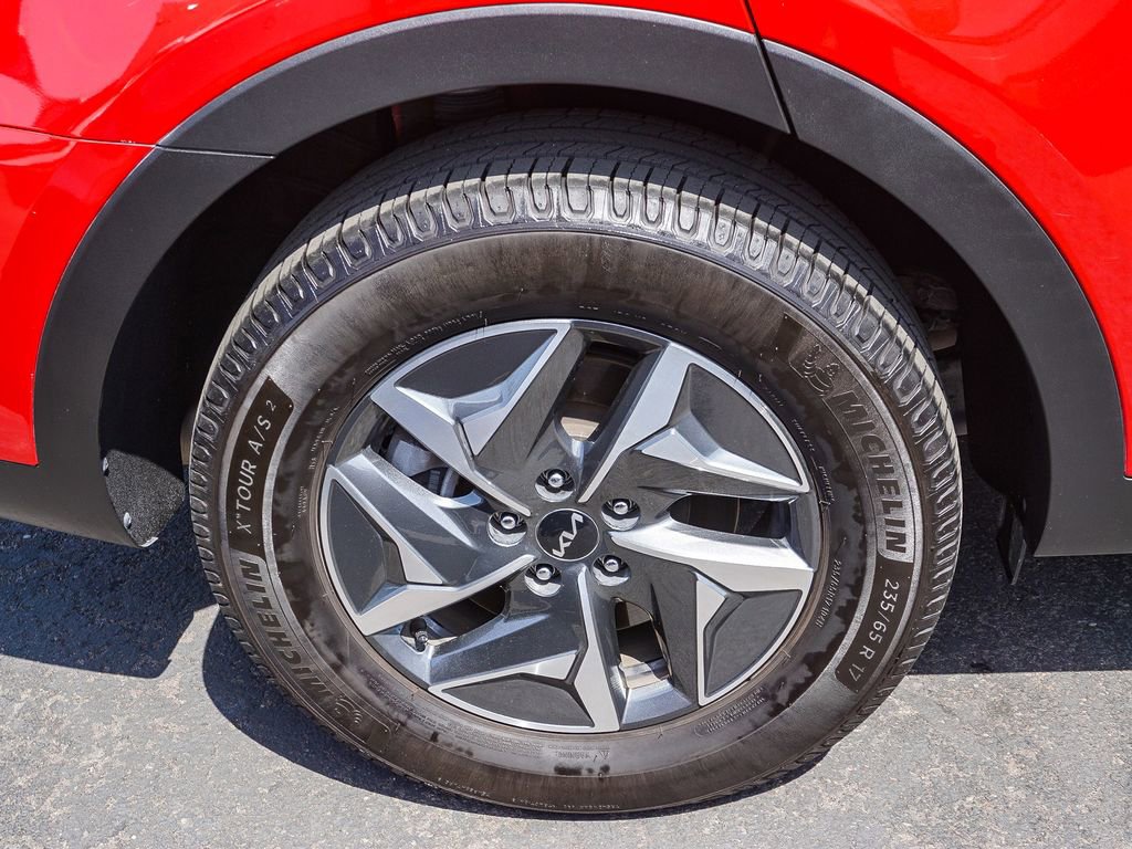 Certified 2022 Kia Sorento S FWD image 9