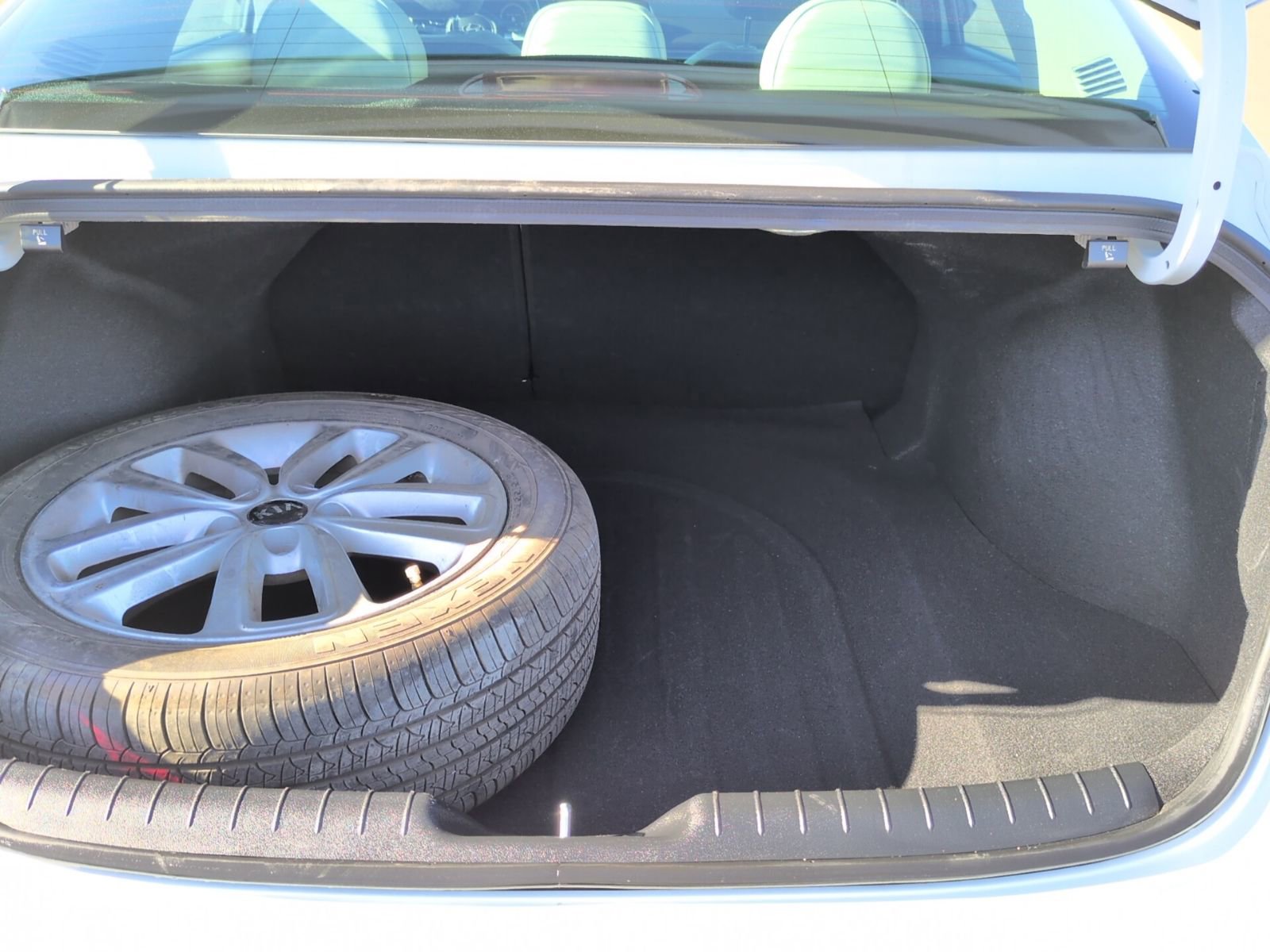 Used 2025 Hyundai Elantra Limited image 13