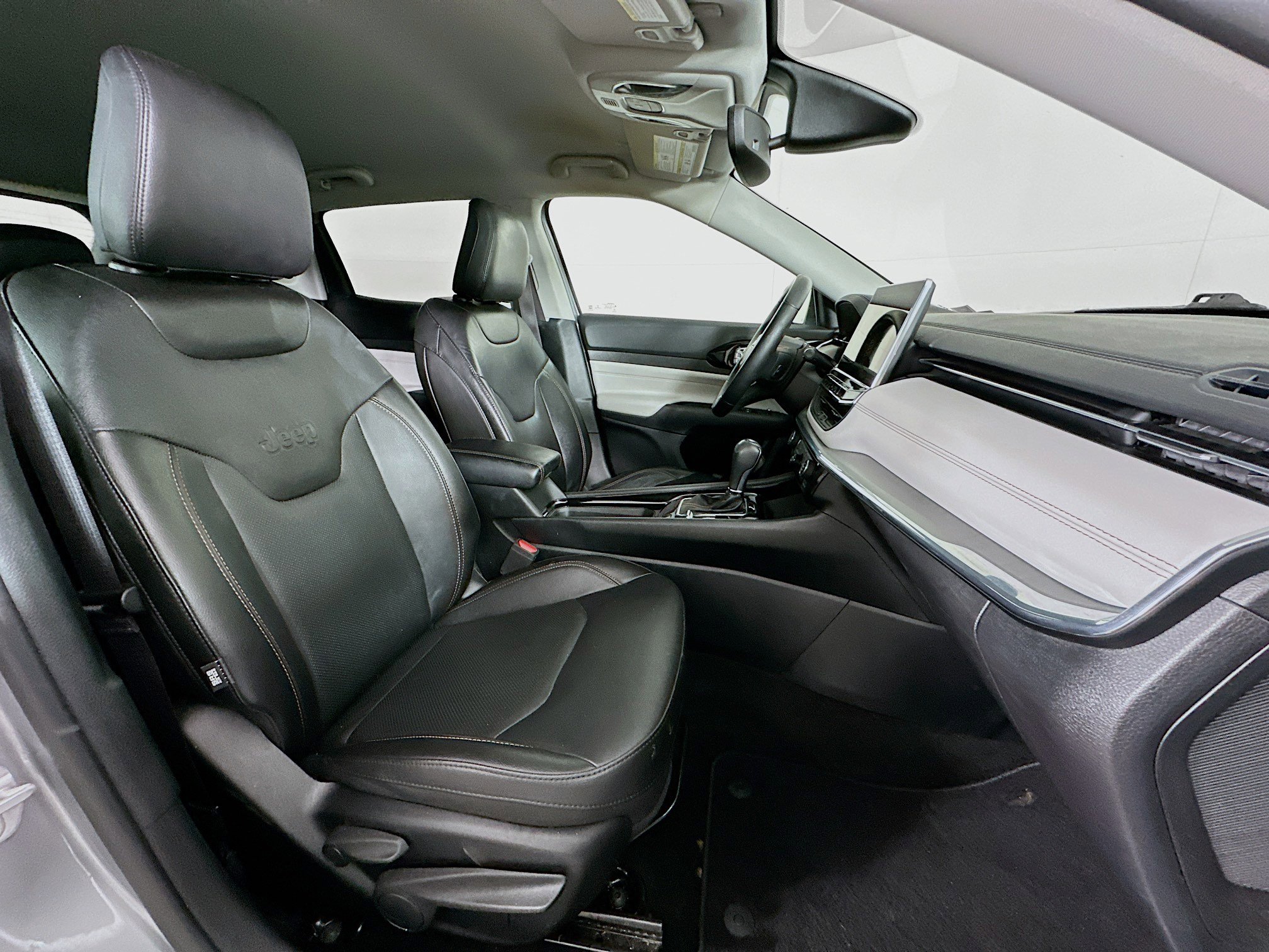 Used 2022 Jeep Compass Limited image 29