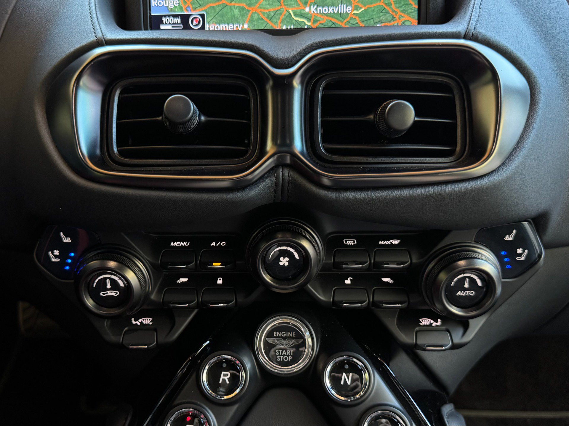 Used 2023 Aston Martin V8 Vantage Roadster RWD image 39