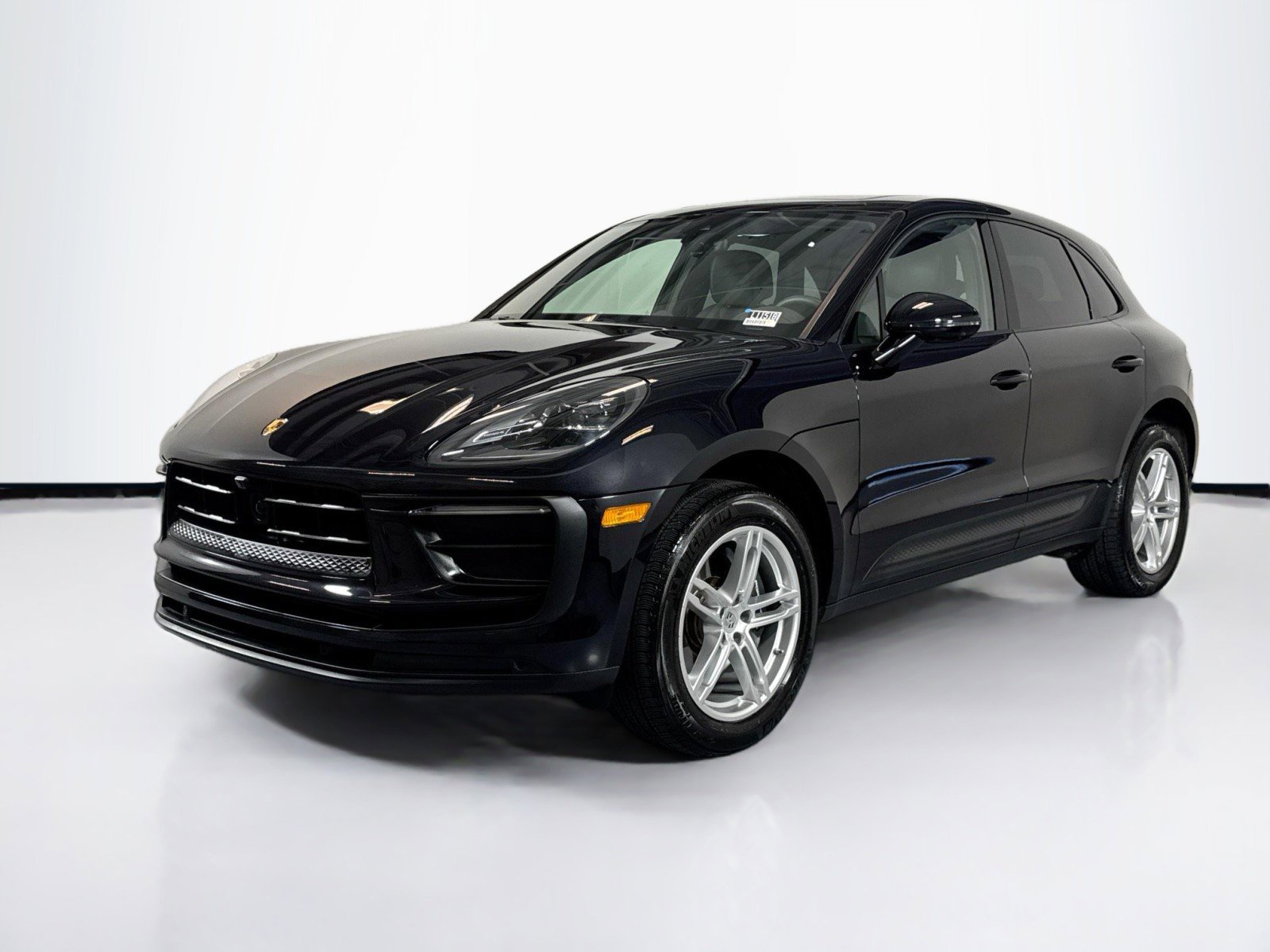 Used 2025 Porsche Macan AWD/4WD image 1