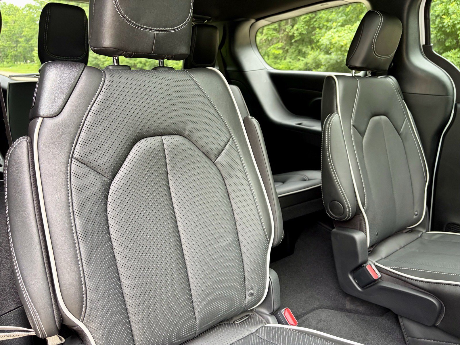 New 2027 Chrysler Pacifica Limited FWD image 21