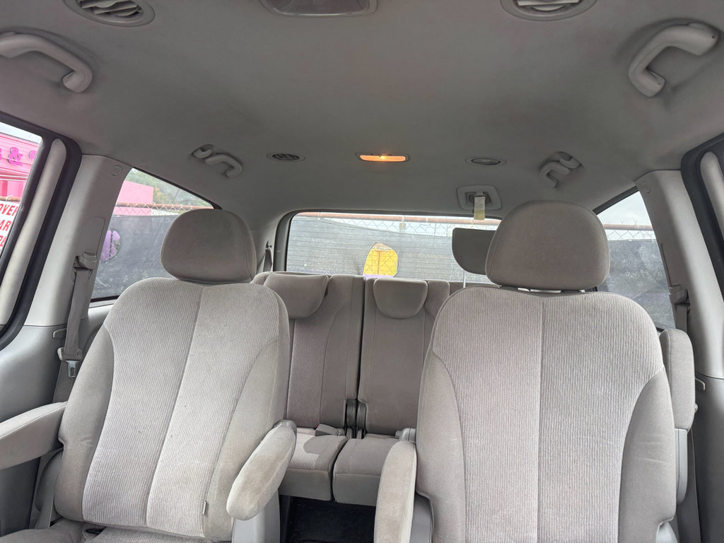 Used 2012 Kia Sedona LX w/ PWR Pkg image 4