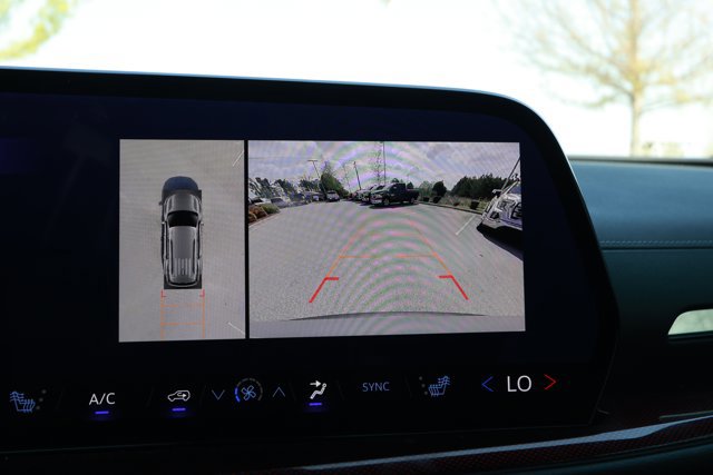 Used 2024 Chevrolet Traverse Z71 image 17