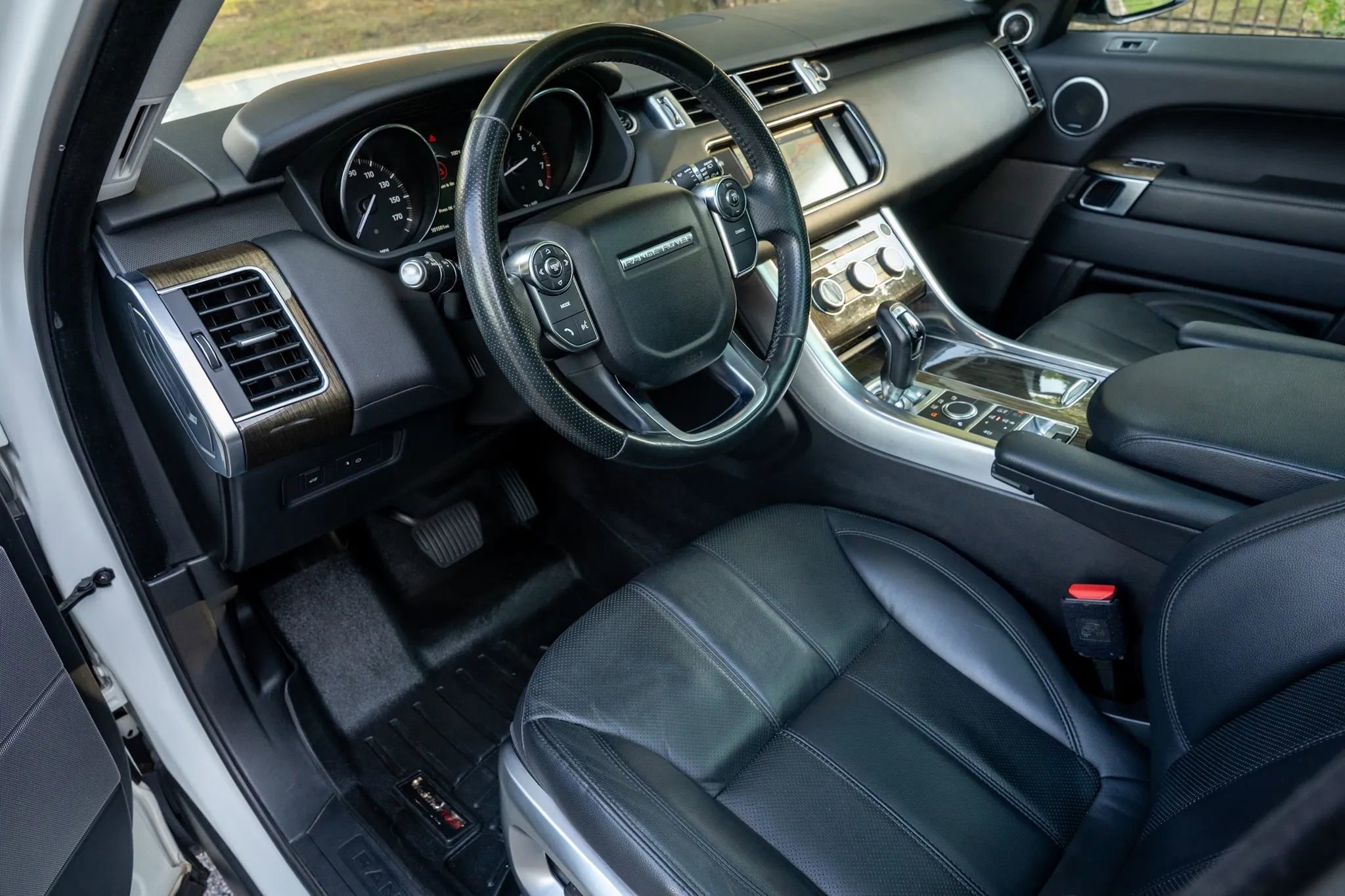 Used 2016 Land Rover Range Rover Sport SE image 11