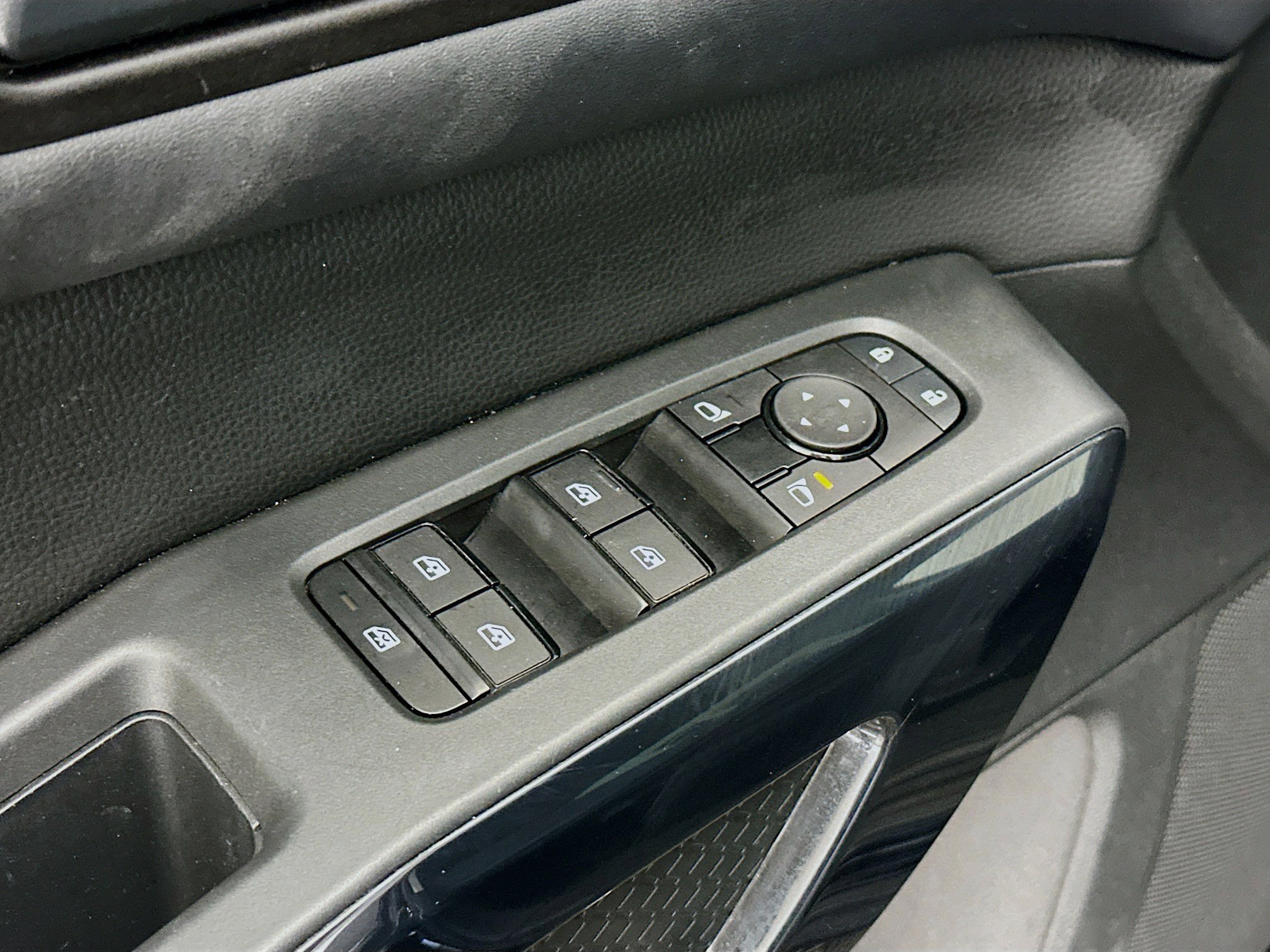 Used 2024 Nissan Pathfinder S image 15