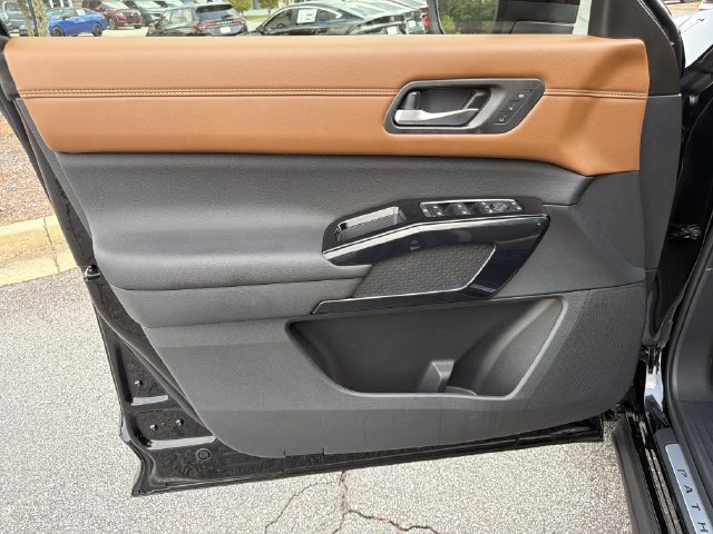 New 2026 Nissan Pathfinder Platinum FWD image 12