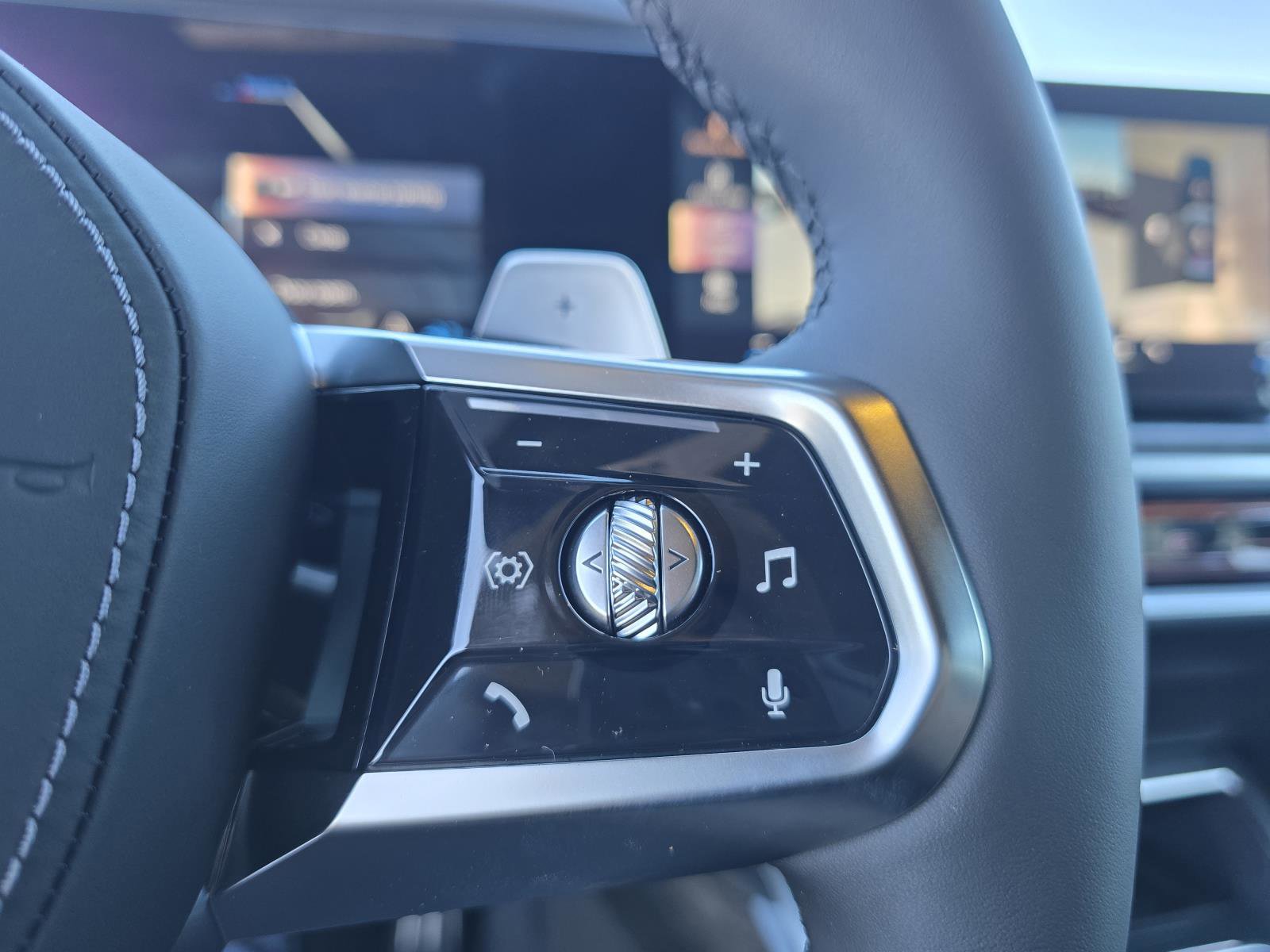 New 2025 BMW 750e xDrive w/ Premium Package image 20