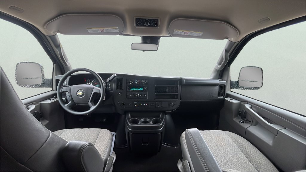 Used 2025 Chevrolet Express 3500 LT w/ LT Preferred Equipment Group RWD image 9
