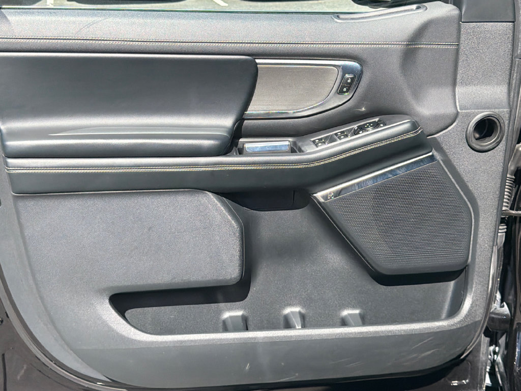 Used 2025 Ford Expedition Platinum AWD/4WD image 10